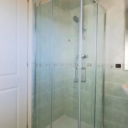 Casa Di Alice Con Parcheggio Privato アパート プラート