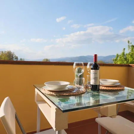 Casa Di Alice Con Parcheggio Privato アパート プラート